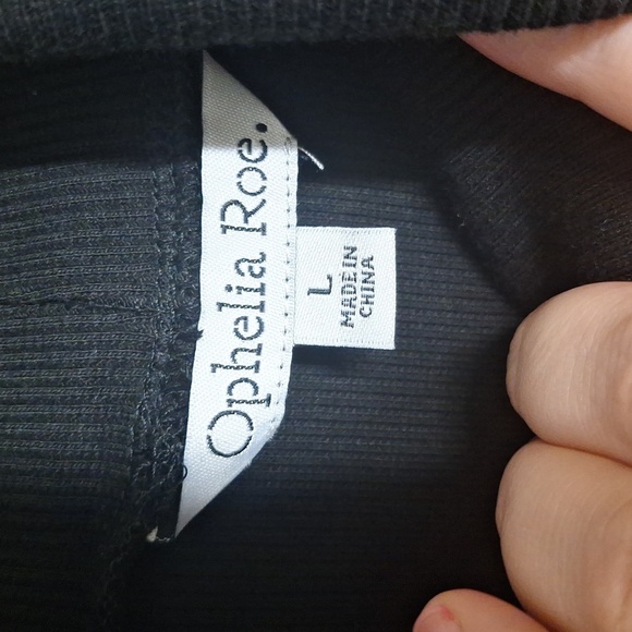 OPHELIA ROE BLACK LONG SLEEVE TURTLE NECK SIZE LARGE - Picture 4 of 5